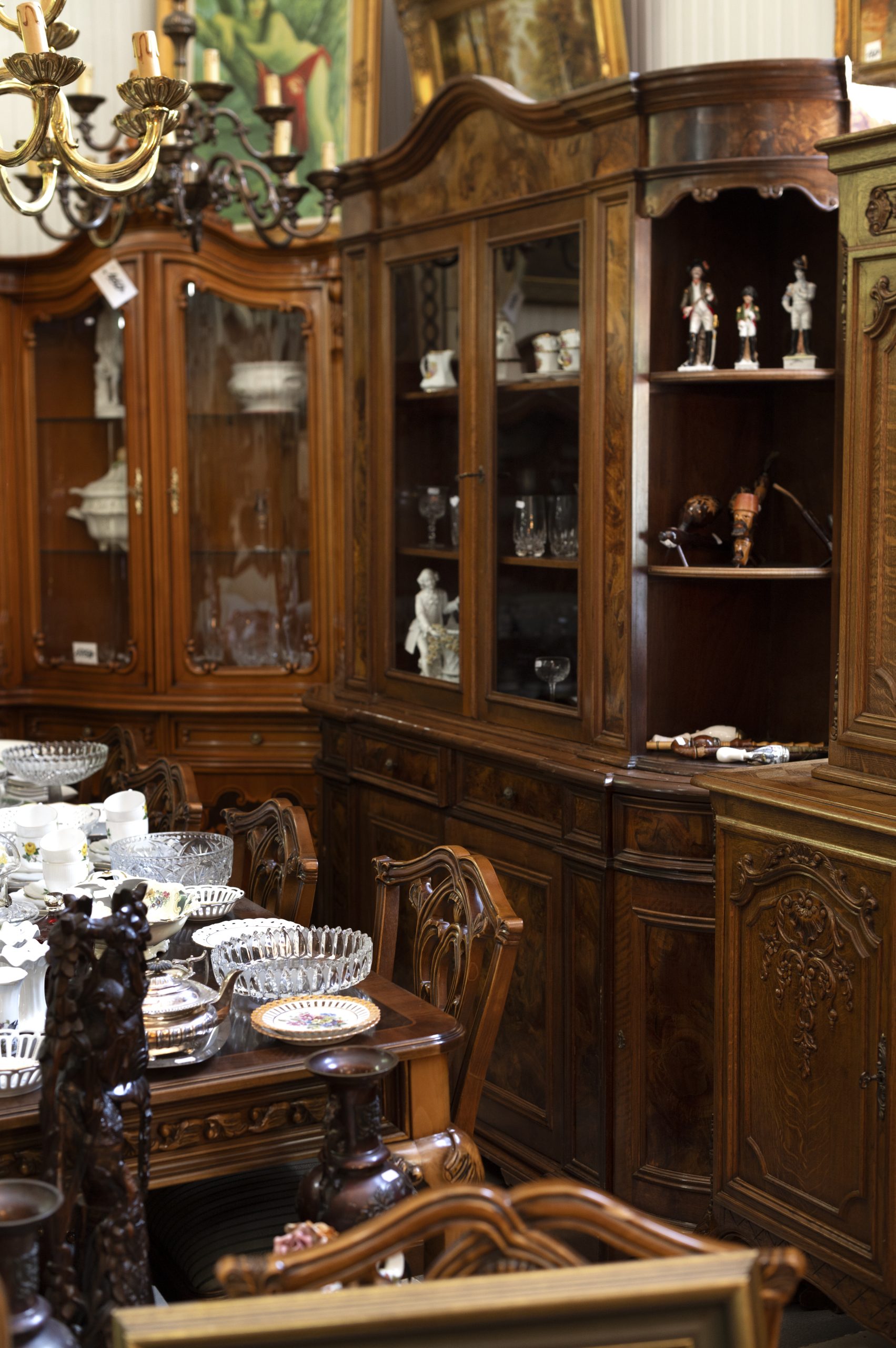 bei-mobili-antichi-al-negozio-di-antiquariato